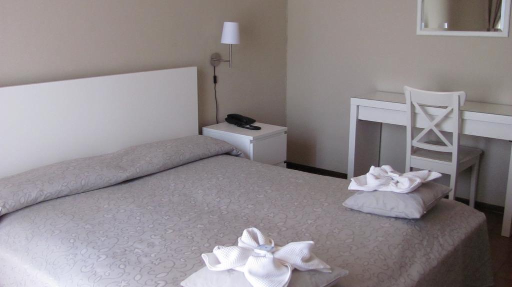 Albergo La Genzianella Miasino Habitación foto